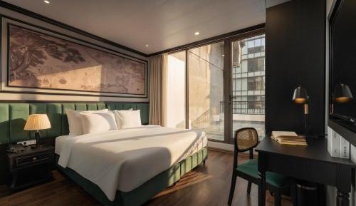 Executive Suite with Private Terrace and City View