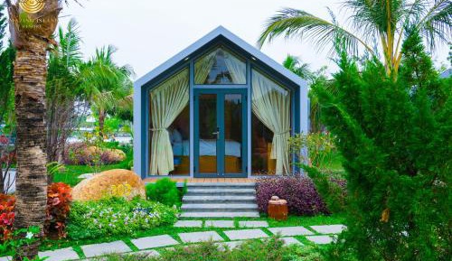 Bungalow with Garden View