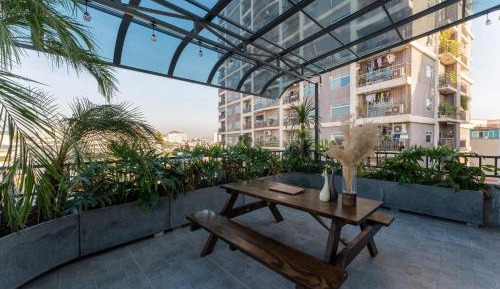 One-Bedroom Apartment with Balcony