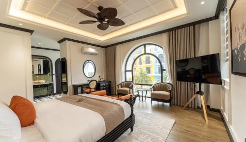 Deluxe King Suite