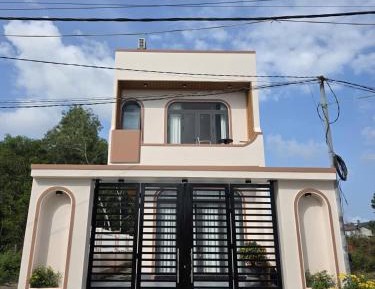 Three-Bedroom Apartment with Balcony