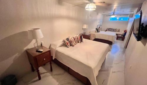 Deluxe Queen Suite