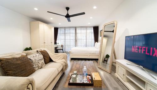 One-Bedroom Apartment with Balcony
