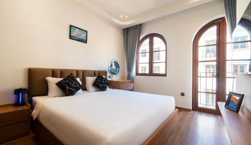 Deluxe Double Room with Balcony