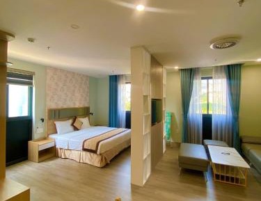 One-Bedroom Apartment with Pool View