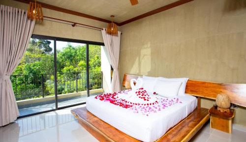 Luxury Two - Bedroom Apartment