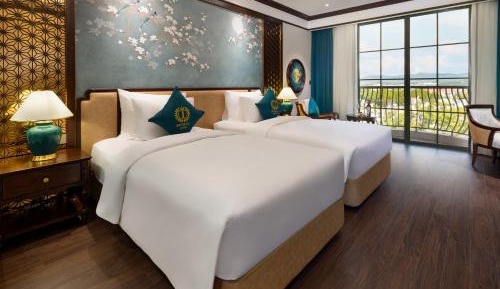 Deluxe Twin Room with Balcony and City View