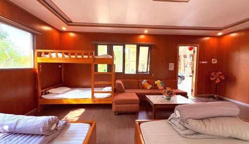 Deluxe Family Room