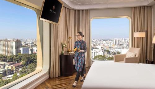 Deluxe Corner Room, 1 King Size Bed, City View