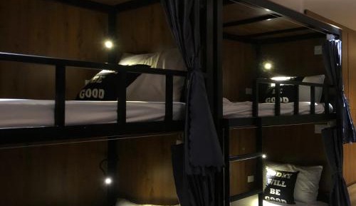 Single Bed in Male Dormitory Room with Shared Bathroom