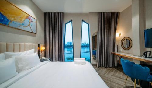 Deluxe Double or Twin Room with Lake View
