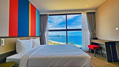 Two-Bedroom Apartment with Balcony and Sea View