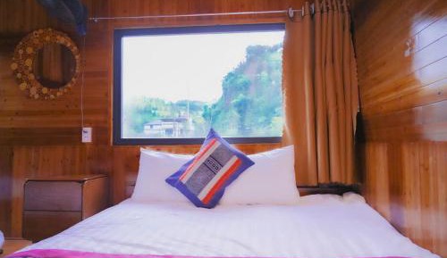 Deluxe Double or Twin Room with Mountain View