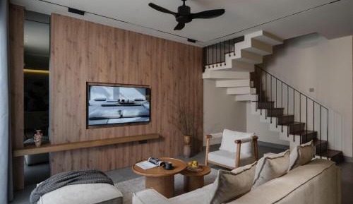 Three-Bedroom Premium Apartment with Resort View