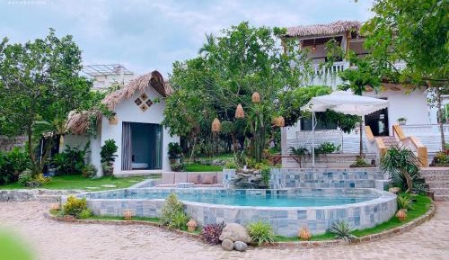 King Room with Pool View