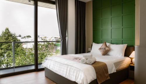 Queen Room with Balcony