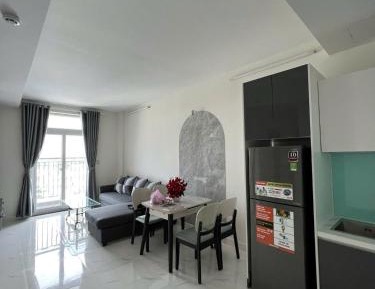 Three-Bedroom Apartment with Balcony