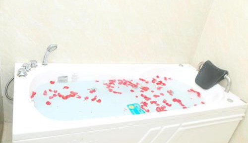 Deluxe Suite with Spa Bath