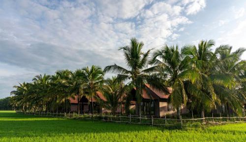 Bungalow with Garden View