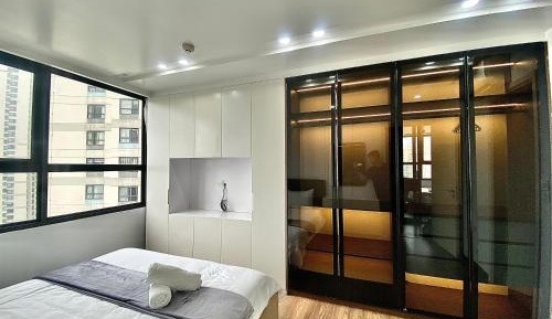 Three-Bedroom Apartment with Balcony