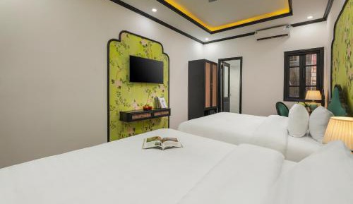 Twin Room with View