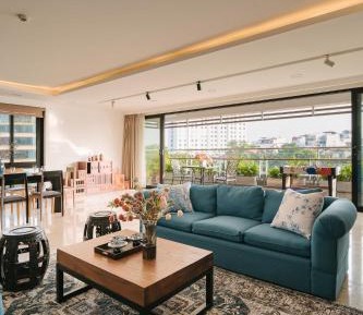 Three-Bedroom Apartment with Lake View