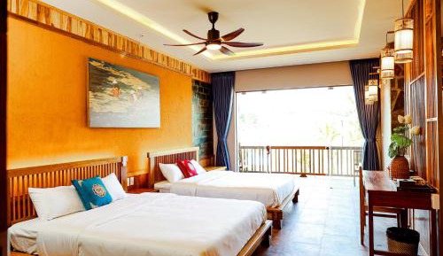 Deluxe Family Room
