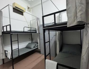 Single Bed in Mixed Dormitory Room