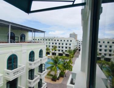 King Room with Pool View