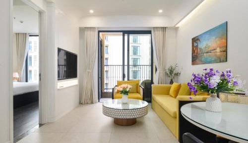 Two-Bedroom Apartment with Balcony and Garden View