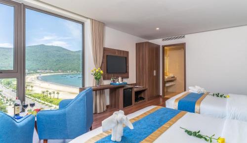 Family Room with Mountain and Partial Sea View