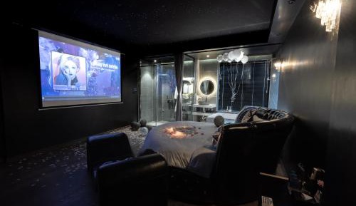 Suite with Hot Tub