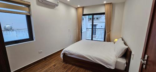One-Bedroom Apartment with Balcony