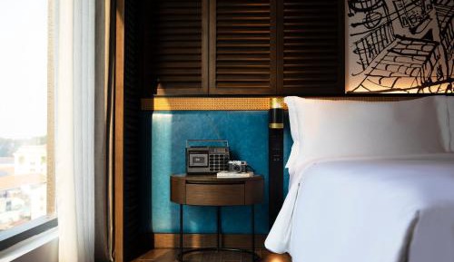 Standard King Room with City View