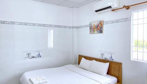 Deluxe Room (2 Adults + 1 Child)