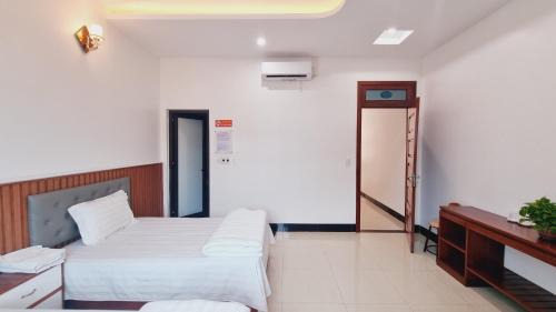 Triple Room with Private Bathroom