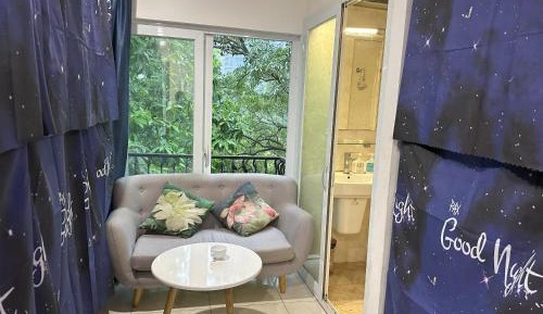8-Bed Mixed Dormitory Room