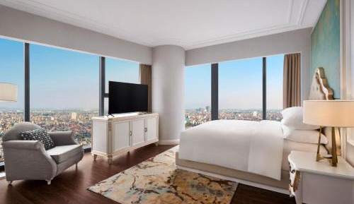 Executive King Suite with Skyline View