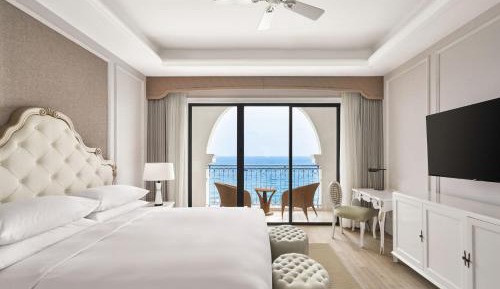 One-Bedroom Senior Suite with Ocean View