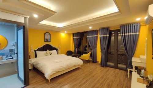 Deluxe King Room