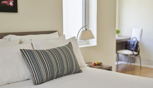 Two-Bedroom Royal Suite with Hill View
